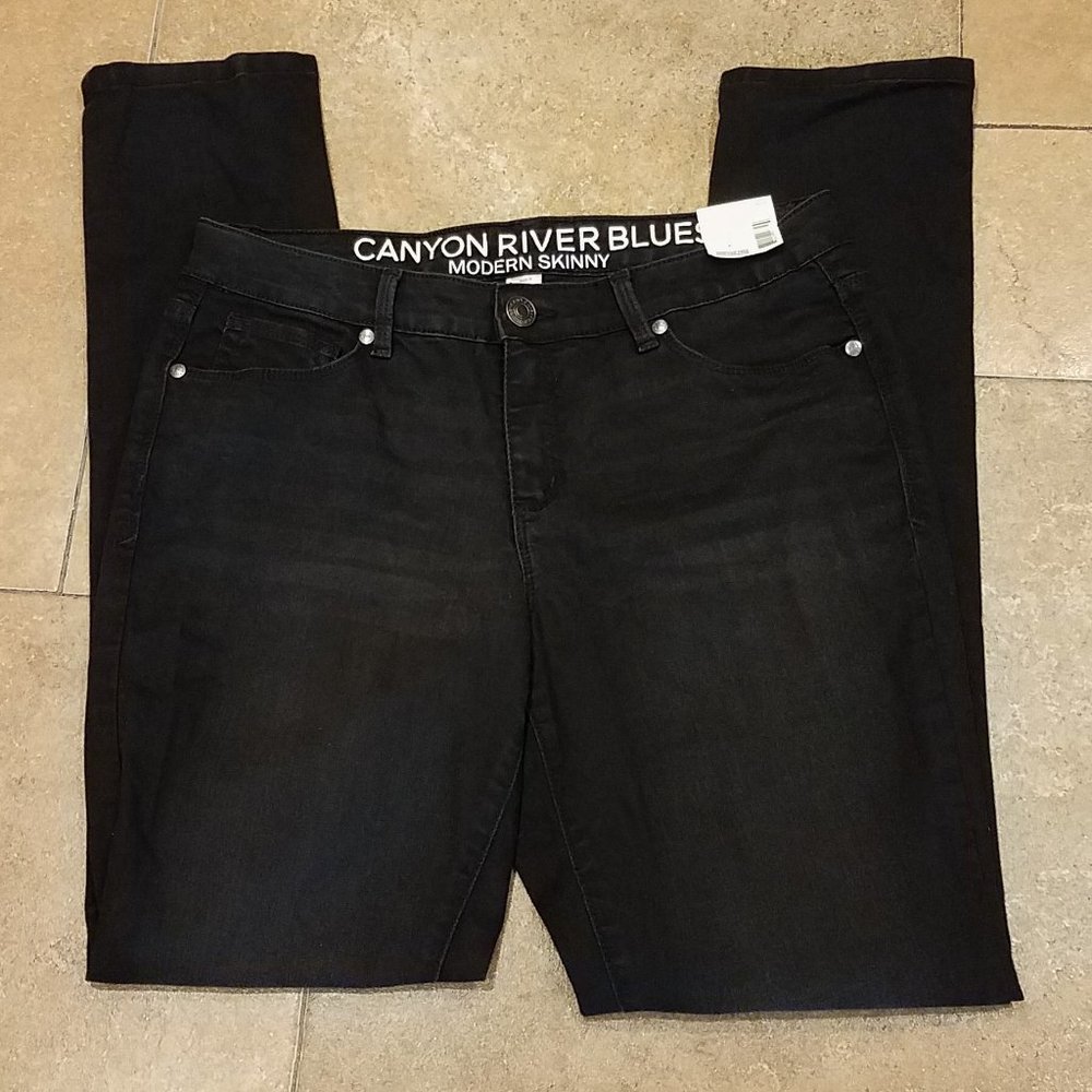 New With Tags Modern Fit Skinny Jeans